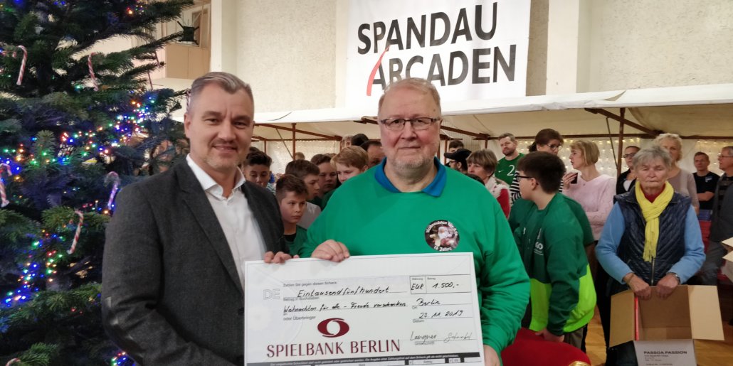 „Weihnachten für Alle“: Spielbank unterstützt Spandauer Initiative für Senioren mit 1.500 Euro