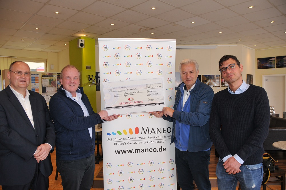 Starkes Zeichen gegen homophobe Gewalt: Spielbank-Beiratsmitglied Klaus Wowereit spendet 5.000 Euro an schwules Anti-Gewalt-Projekt MANEO