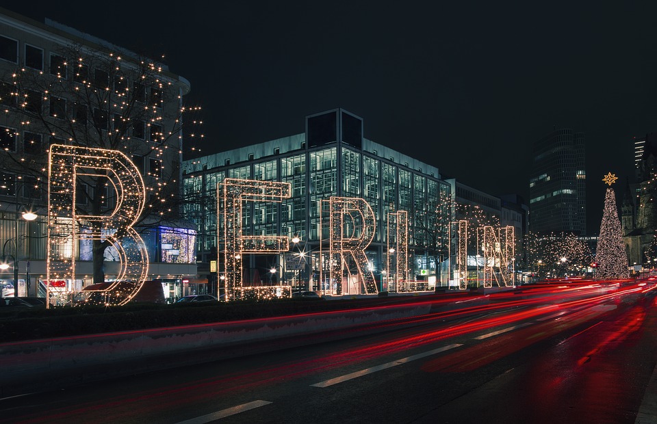 Weihnachtsgeschenk von Christoph Gröner: Senat und private Sponsoren finanzieren gemeinsam Weihnachtsbeleuchtung am Kudamm