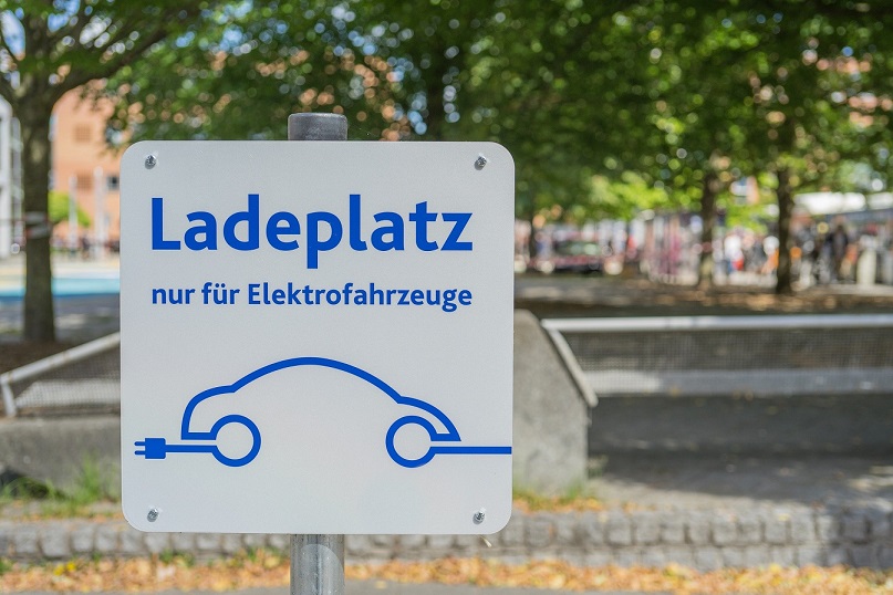 Straßenlaternen – Aufladen von Elektroautos neu gedacht